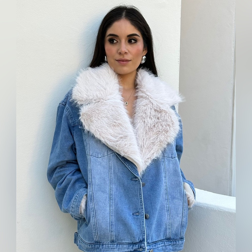 *RESTOCKED* This One Is Fur You Fur Collared Washed Denim Jacket - Picture 3 of 17